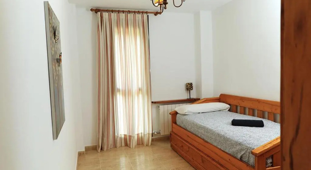 Apartamento Los Maños de Oroel, Book Apartment Hotels in Aragon with Parking, Parking
