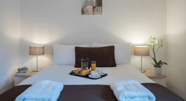 Base Serviced Apartments - Duke Street, Забронировать Апартаменты/квартира Ливерпуль Мерсисайд, рядом с Железнодорожная станция Ливерпуль-Джеймс-стрит