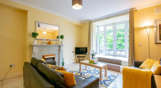 Gort Na Coiribe 4 Bedroom Duplex, by Shortstays, Забронировать Отель Голуэй графство Голуэй, рядом с Lynch’s Castle