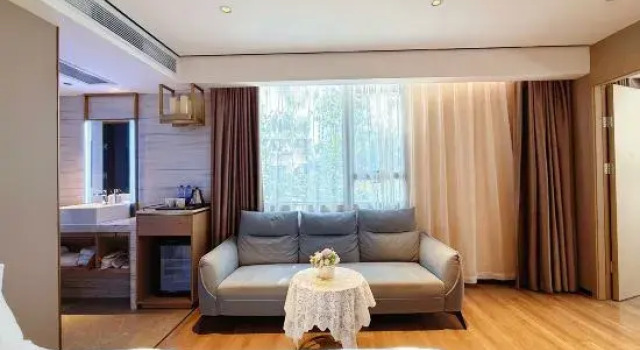 Люкс Echarm Plus Hotel (Guangzhou Beijing Road Pedestrian Street Dafogu Temple)