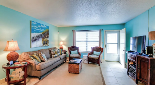 Апартаменты Destin Townhome w/ Balcony - Walk to the Beach!
