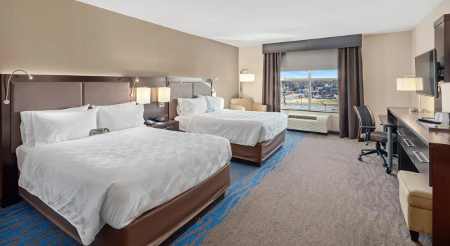 Четырёхместный номер Standard Holiday Inn Owensboro Riverfront by IHG