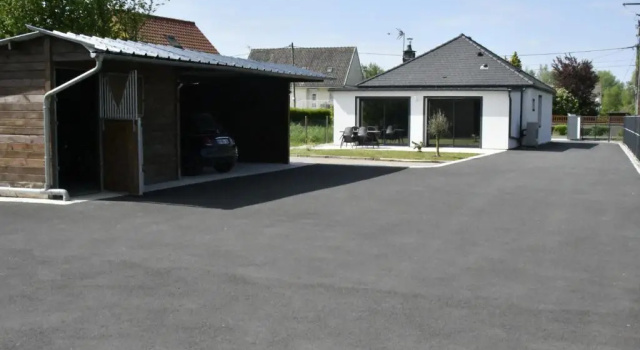 Maison rez-de-chaussée 3 étoiles confortable, Забронировать Отель Отели О-де-Франс с парковкой, Парковка
