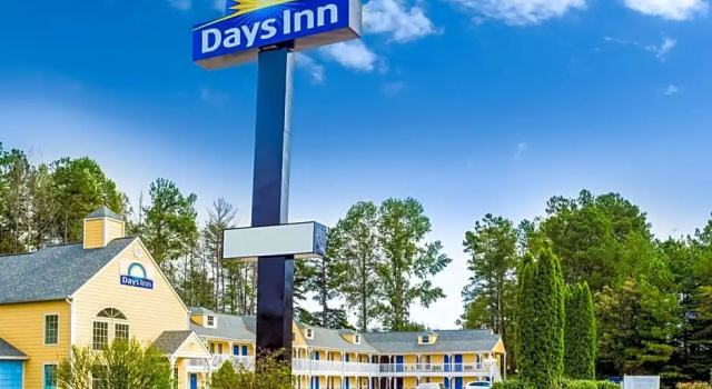 Четырёхместный номер Standard Days Inn by Wyndham Cornelia