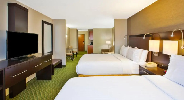 Люкс Deluxe Holiday Inn Express Hotel & Suites Bryan-Montpelier by IHG
