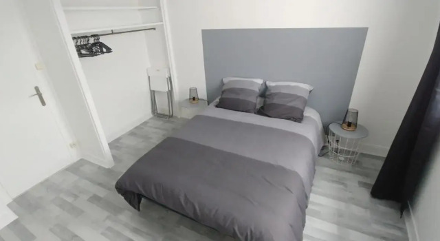 T3 au bord du Centre ville - Fêtes interdites, Rezerwuj Apartament Hotele w Cher z parkingiem, Parking