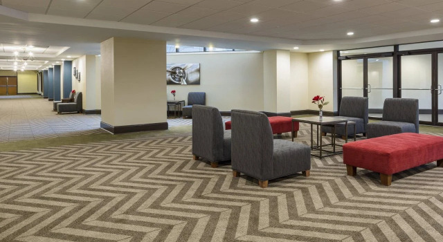 Royle Hotel Milwaukee Airport