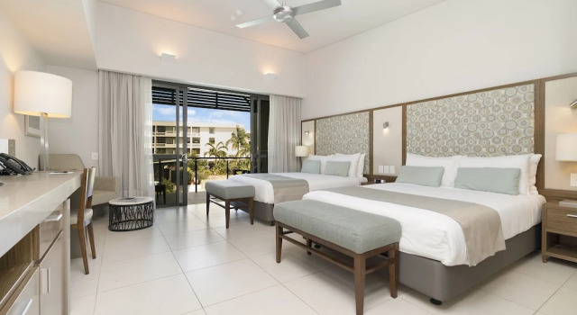 Четырёхместный номер Standard с балконом Mindil Beach Casino Resort