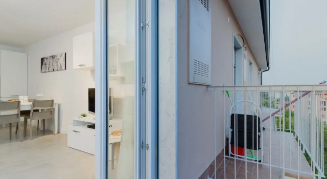 Marinas White Apartment