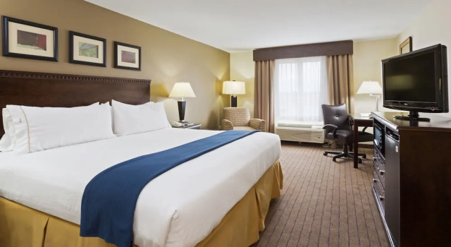 Люкс с 2 комнатами Holiday Inn Express & Suites Moultrie by IHG
