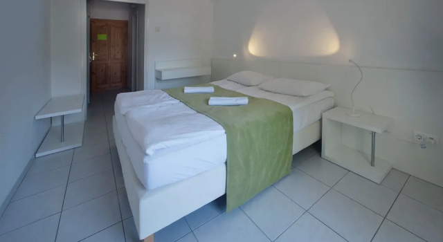 Семейный номер Standard с балконом и с видом на сад Hotel Holiday Csopak