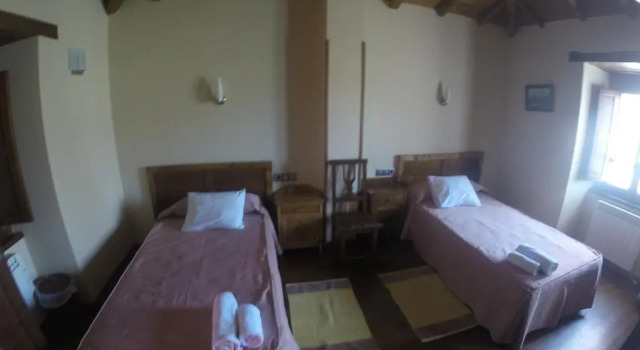 Casa De Abaixo, Rezerwuj Hotel Melide 