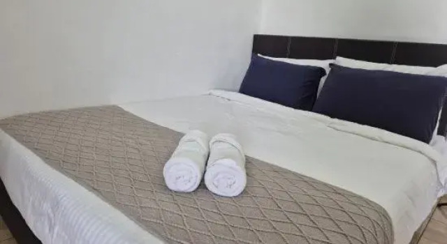 Люкс 13pax Glory Executive Suite 3R3B, DOORSTEP BEACH, POOL, BBQ, WIFI, 50"TV