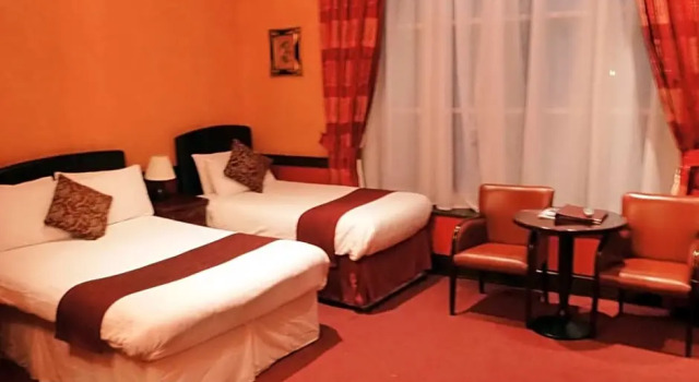 Номер Standard Russell Court Hotel
