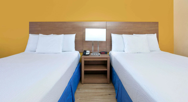 Days Inn by Wyndham Batesville, Rezerwuj Hotel Hotele w Batesville z parkingiem, Parking