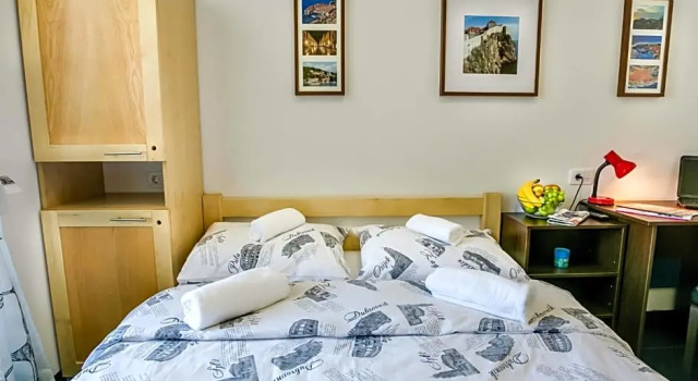 Deluxe Zimmer Hostel Moving