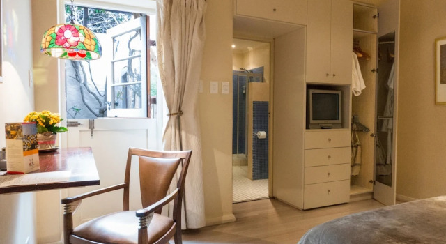 Rosedene Lodge - All solar, all aircon with pool and garden, Забронировать Гостевой дом Гостевые дома Си-Пойнта, Гостевой дом