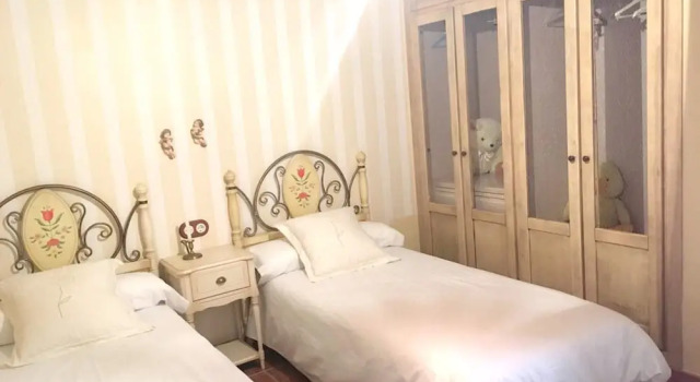 House with 4 Bedrooms in Mota Del Cuervo, with Wonderful City View, Private Pool And Enclosed Garden, Varaa Villa Huvilat kohteessa Cuenca Province, Villa
