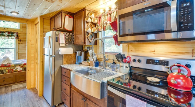 Коттедж 7 Mi to Lake Lure: Mill Spring Cabin w/ Hot Tub