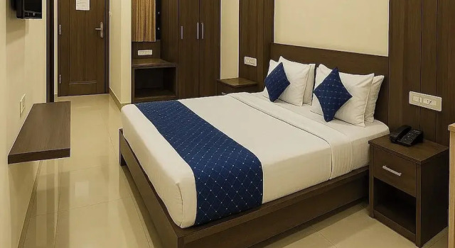 Номер Deluxe StayGuru Hotel Atithi
