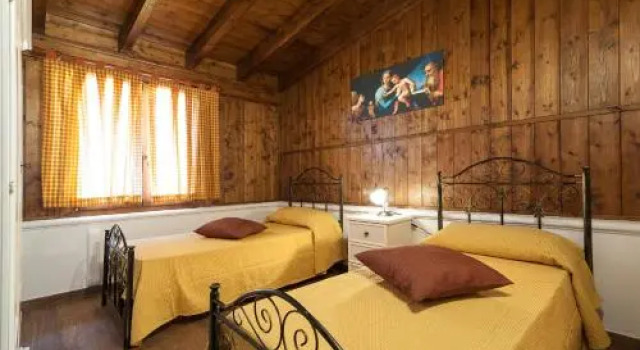 Isernia Pool Chalet, Book Chalet Villas in Taviano, Villa