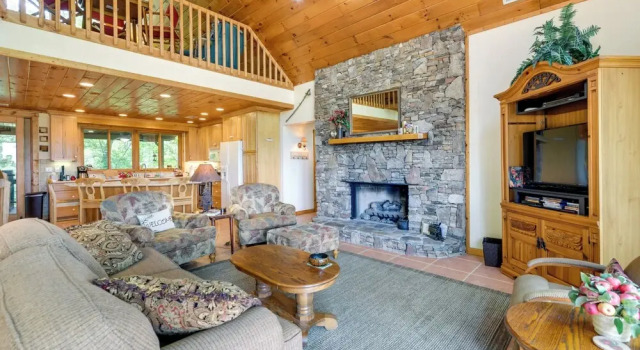 Almond Vacation Rental w/ Mountain Views!, Reserva ahora Casa o chalet Almond Estados Unidos