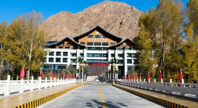 Wu Wei Hot Spring Resort, Rezerwuj Ośrodek wypoczynkowy Hotele 4-gwiazdkowe w Wuwei, 4*