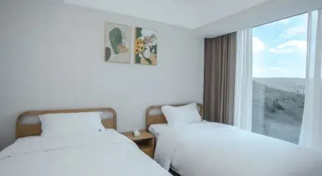 Семейный люкс с 3 комнатами Mercure Yunhu Hotel