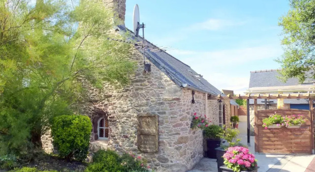 Коттедж Stone House in Brittany Near Sandy Beaches