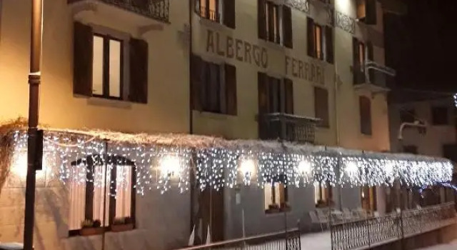Hotel Ferrari, Забронировать Отель Кастьоне-делла-Презолана Bergamo Province
