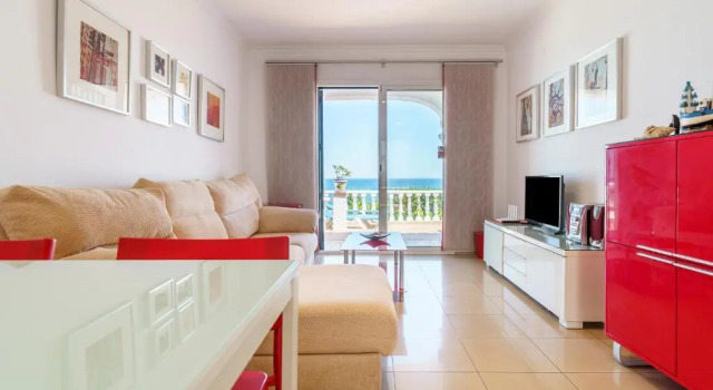 12 House in front of the sea, Забронировать Отель Эль-Фаро Испания