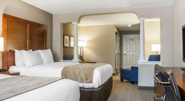 Четырёхместный люкс Business Comfort Inn & Suites Sturbridge-Brimfield