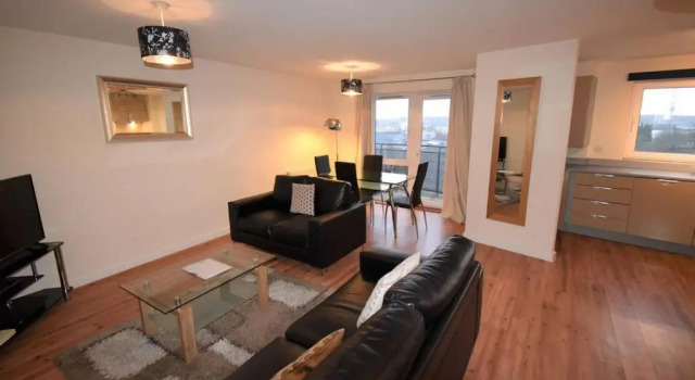 Pinnacle 2 - City Centre 2 Bedroom 2 Bathroom Apartment - with Balcony, Free Parking, Fast Wifi and Smart TV, Varaa Huoneisto Asunnot kohteessa Merseyside, Huoneisto