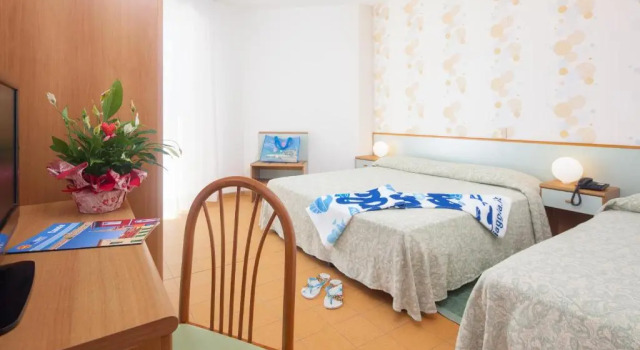 Трёхместный номер Standard с балконом Hotel Universal