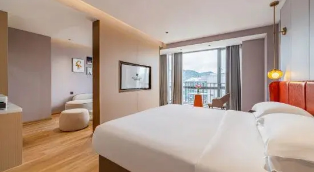 Люкс Luxury REZEN LONGUU Hotel (Guangzhou Baoneng Performance Center Luogang Subway Station)