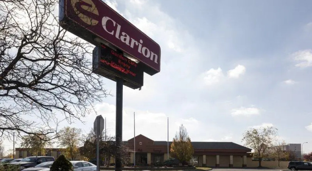 Четырёхместный номер Standard Clarion Hotel Detroit Metro Airport