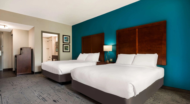 Четырёхместный номер Standard с балконом SureStay Plus Hotel by Best Western The Villages