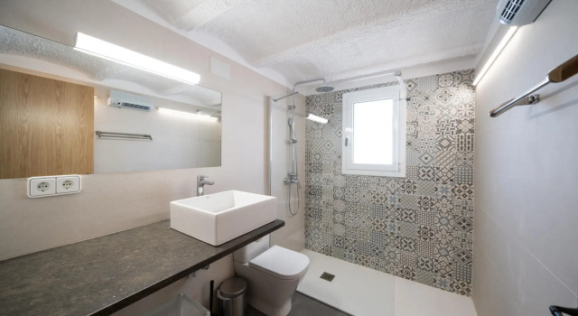 Sabina in L'Escala with 6 bedrooms and 3 bathrooms