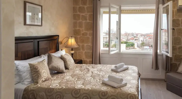 Queen Mary Luxury Rooms Split, Prenota Affittacamere Splitska 