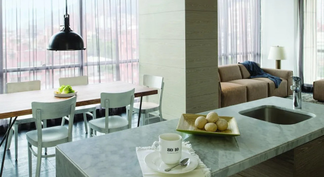 Семейные апартаменты с 2 комнатами с балконом и с видом на горы 8010 Urban Living- Luxury Home Experience