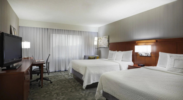 Четырёхместный номер Standard с видом на внутренний двор Courtyard Chicago St. Charles