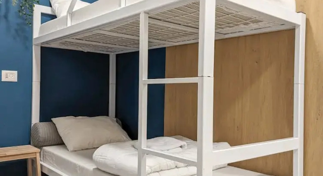 Кровать в общем номере Marina Ben Gurion Hostel