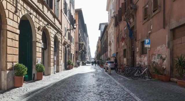 Апартаменты Three bedrooms in world-famous Via Giulia - Wifi, A/C, Washing machine