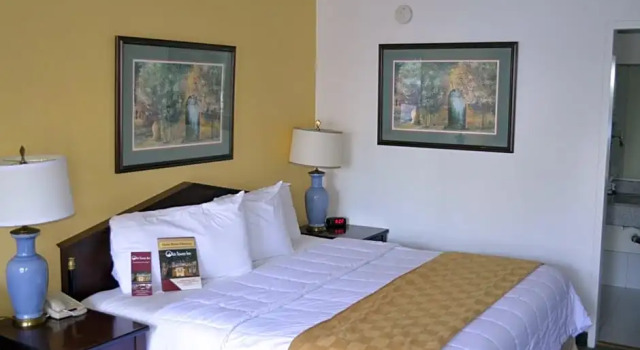Номер Standard Olde Towne Inn