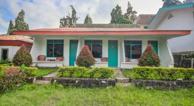 OYO 2322 Dien Karona Hotel, Rezerwuj Hotel Berastagi Sumatra