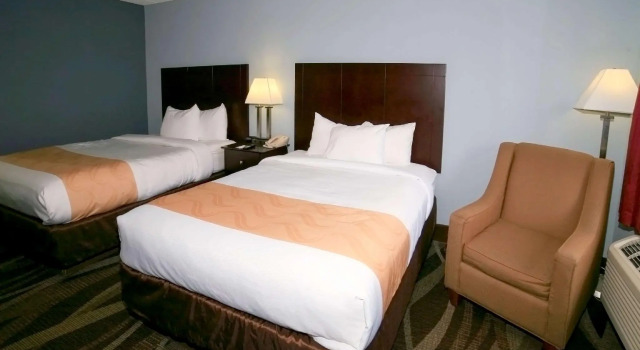 Четырёхместный номер Standard Quality Inn Downtown Helen
