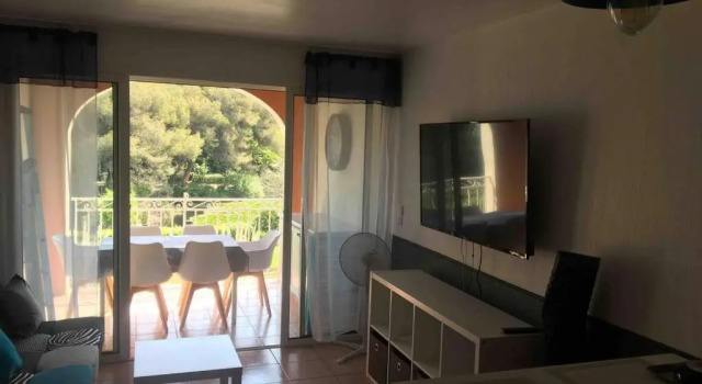 Appartement T2 avec piscine a 100 m de la plage, Забронировать Апартаменты/квартира Сис-Фур-Ле-Плаж Var coast