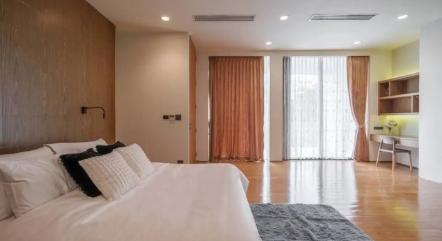 Premium 6BR Ekkamai Villa wITH Pool Home Theatre, Забронировать Вилла Коттеджи Бангкока, рядом с Эккамай, Коттедж