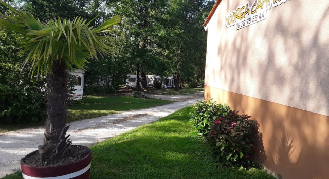 Moorea Camping, Prenota Campeggio Hotel a Aquitania con parcheggio, Parcheggio