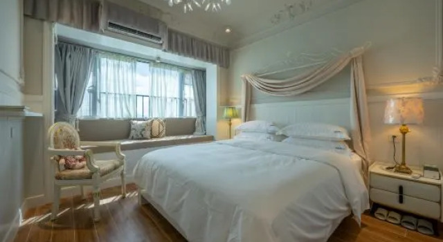 Люкс с 2 комнатами с балконом и с видом на море Huizhou  Shili Yintan Weigang Bay No.1 Holiday Apartment